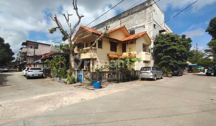 For Sale, 2-Story Hook House