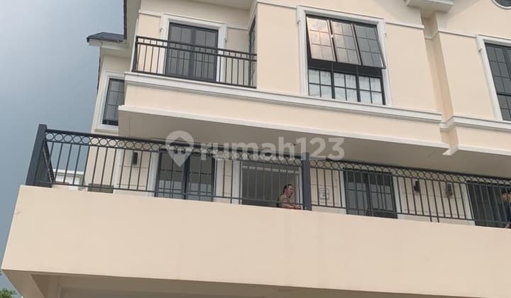 Rumah 2 Lantai Semi Furnished di Lavon, Tangerang, Jual Sewa