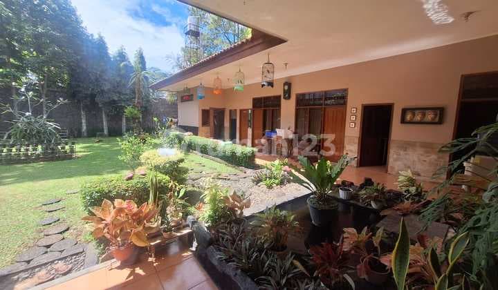 For Sale Luxurious House with Spacious Yard and Asridi Wing in Sukajadi