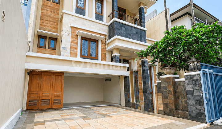 Kemang Dalam (Prime Kemang Area) - Exclusive Private Residence | Rare Listing, LT 435 M²