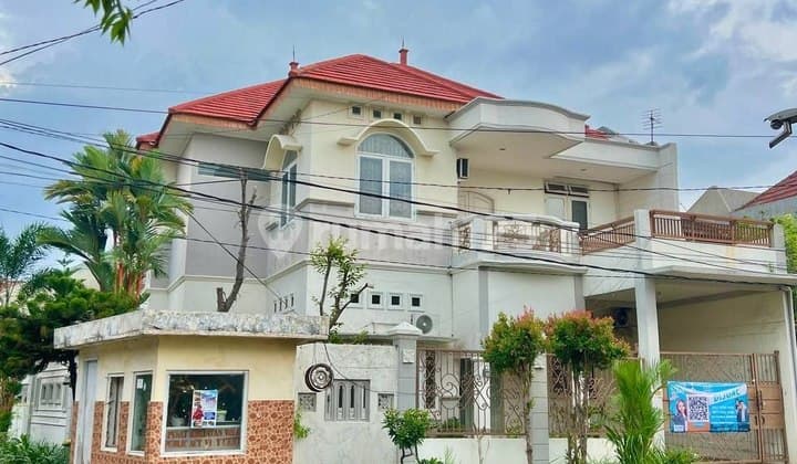 Rumah Classic di Sutorejo Selatan Hoek Semi Furnish Under Market