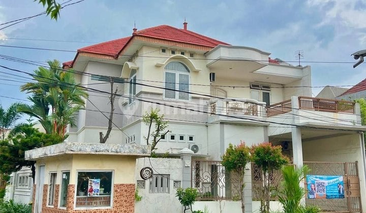 Rumah Classic di Sutorejo Selatan Hoek Semi Furnish Under Market