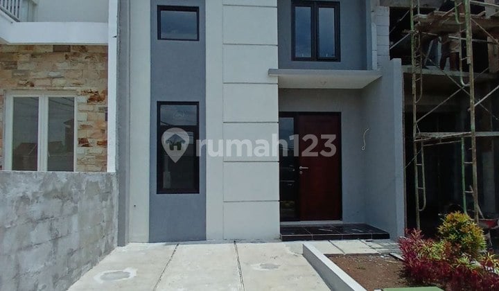 Rumah Baru The Greenlake Wonorejo Rungkut 1 Lantai Ceiling Tinggi