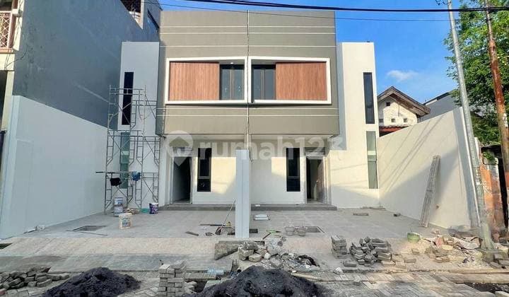 Rumah Baru Minimalis Mulyosari Utara Living Room Lega Open Space