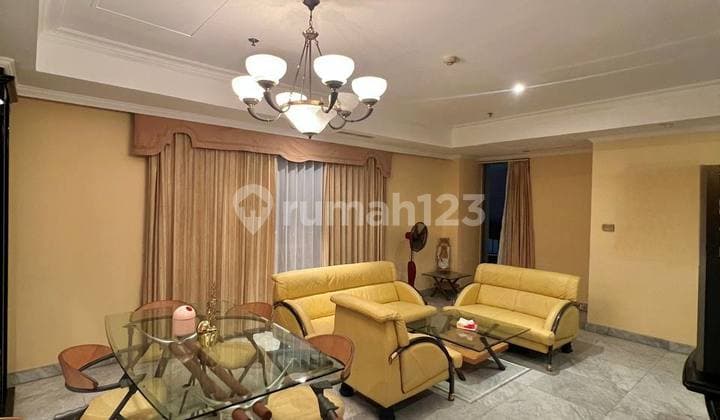 Rent Sheraton Tunjungan Plaza Condominium 3+1 BR 17th Floor Furnished