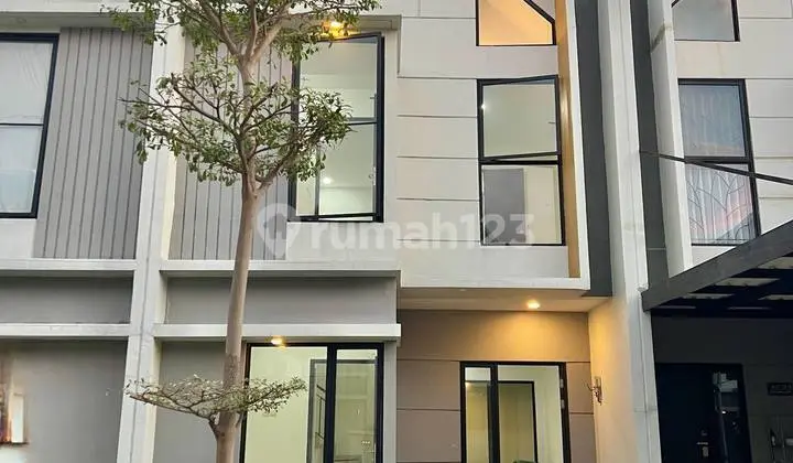 Eastern Park Sukolilo 2-Story House for Rent, Free AC and Water Pump
