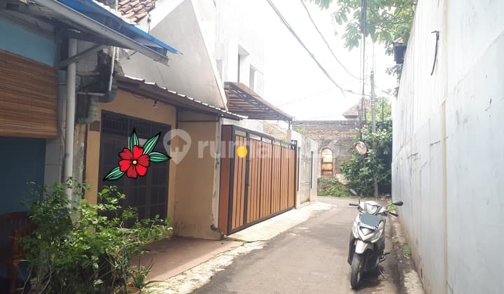 Rumah akses mobil Lokasi Premium di Jagakarsa