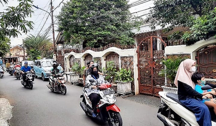 Jual Cepat Rumah Pinggir Jalan di Utan Kayu Selatan Kec Matraman