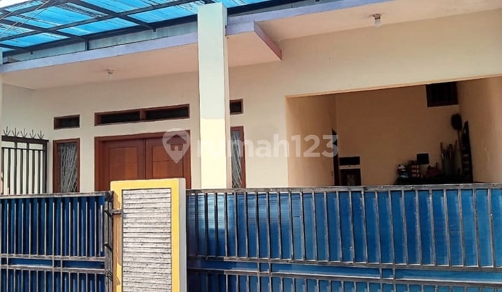 Quick Sale Main House and Rental Units in Kramatjati, East Jakarta