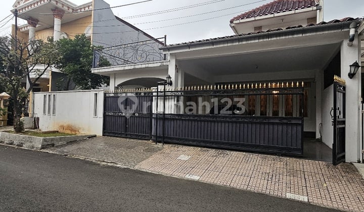 Rumah Dalam Komplek Mewah di Tanjung Barat