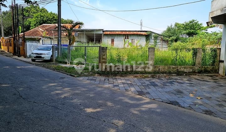 Land on the Side of the Road with Access for 2 Cars in Tapos, Depok