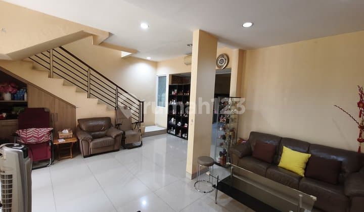 Rumah 2 Lantai Summarecon Bekasi Jual Cepat