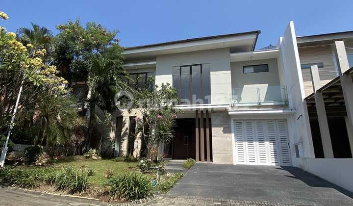 Rumah Modern Crystal Golf Surabaya Barat