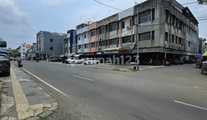 Ruko Gandeng komersil lokasi stratgis 3,5 lantai di Cengkeh raya, Pinangsia. Tamansari. jakarta Pusat