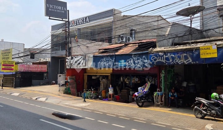 Ruko komersil 3 lantai di jalan raya Fatmawati. Jakarta Selatan