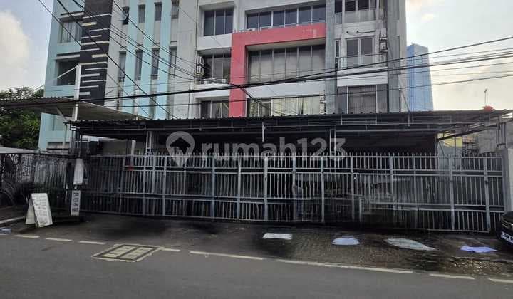 Mini building 4 lantai strategis zona komersil di jalan Guru Mugni. karet semangi, setiabudi. jakarta Selatan