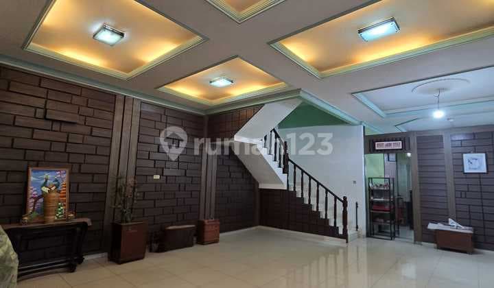 Rumah Huk Siap Huni 2,5 Lantai Dekat Mall di Komplek Malibu, Cengkareng Jakarta Barat