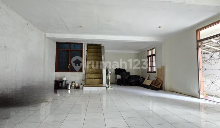 Rumah tinggal 3 lantai luas 165 m2 siap huni di kebon jeruk, Sawah besar. Jakarta Pusat