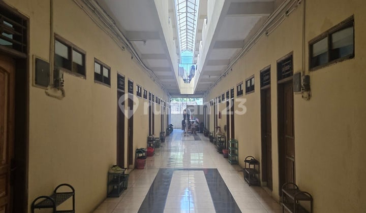 Rumah Kos 3 Lantai 134 Kamar Investasi Menguntungkan di Tanggerang Kota.