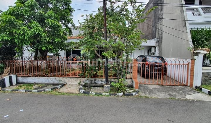 Dijual Rumah Hitung Tanah di Darmo Permai Timur, Surabaya