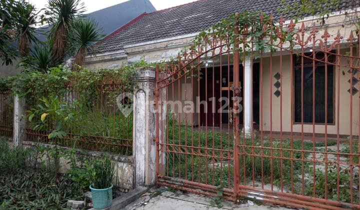 For Sale: Freehold House in Simpang Darmo Permai Selatan, Surabaya
