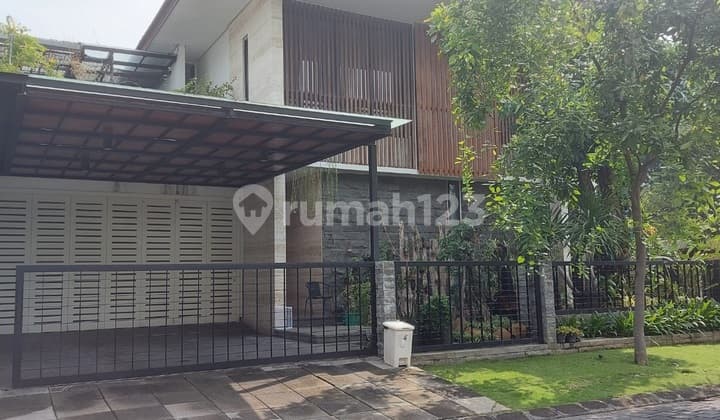 Dijual Rumah Mewah Semi Furnish di Graha Natura Surabaya