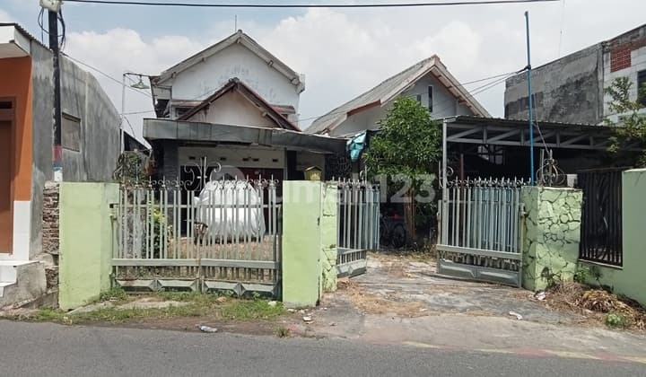 Rumah SHM Dijual di Jalan Pakis Surabaya Barat