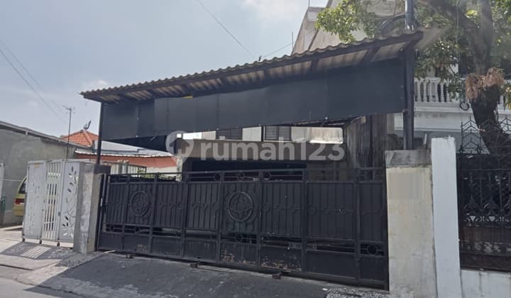 Rumah 2 Lantai Dijual di Jalan Pakis Surabaya Barat