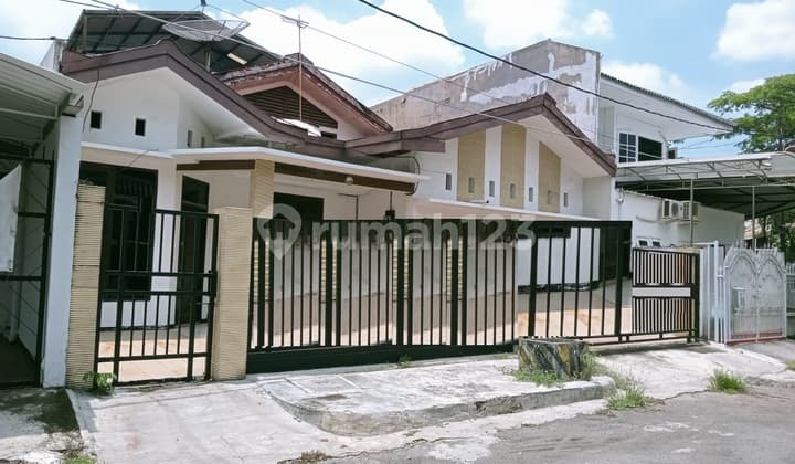 Rumah SHM Dijual di Darmo Harapan Surabaya