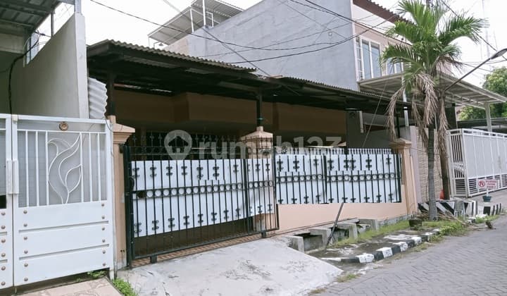 Rumah Disewakan di Simpang Darmo Permai Selatan Surabaya