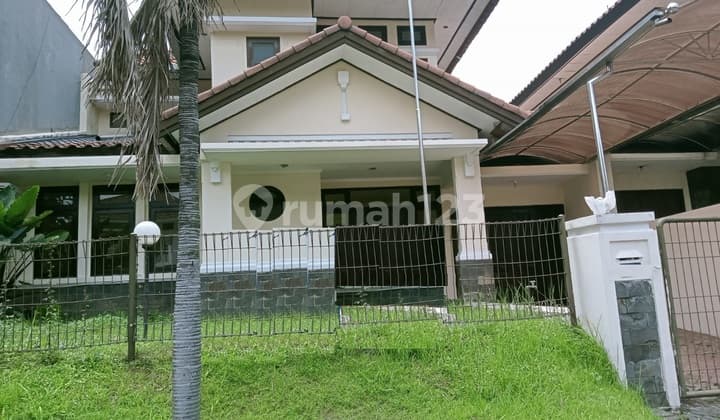 2-Story House for Rent in Graha Family Surabaya