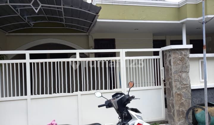 For Sale: House in Taman Pondok Indah Wiyung Surabaya