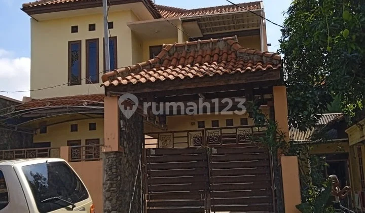 Rumah 2 Lantai Disewakan di Dukuh Pakis Surabaya Rumah 2 Lantai Disewakan di Dukuh Pakis Surabaya