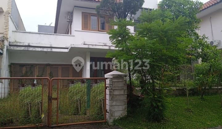Rumah 2 Lantai Dijual di Graha Family Surabaya