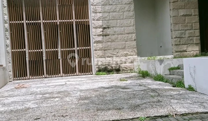 Rumah 2 Lantai Disewakan di Grand Eastwood Citraland Surabaya Rumah 2 Lantai Disewakan di Grand Eastwood Citraland Surabaya