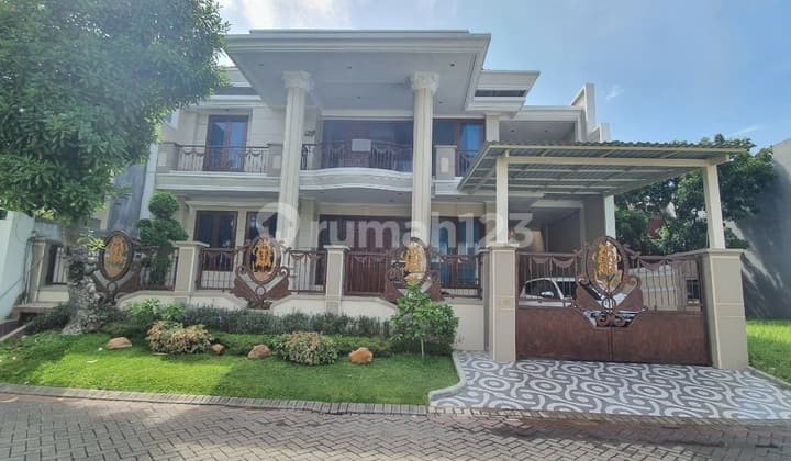 2-Story House for Sale in Graha Family Surabaya