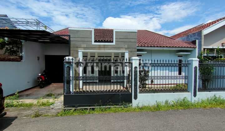House in Sukaati Pasirluyu Bandung