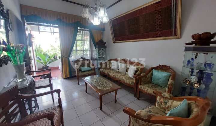 Rumah Hoek di Gegerkalong Bandung Utara