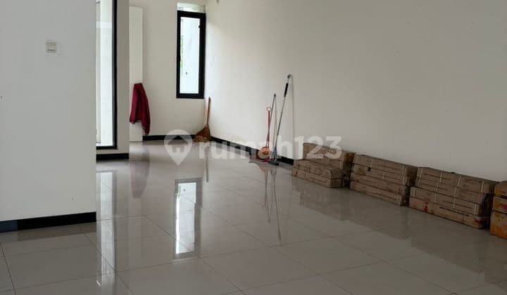 Rumah di Taman Holis Indah 1
