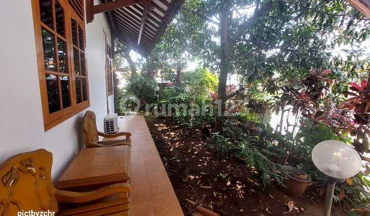 Rumah Hoek di Sayap Surya Sumantri. Lokasi Strategis Dekat Tol Pasteur dan Maranatha