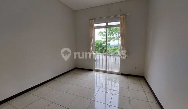 Rumah Hoek di Tatar Candraresmi Kota Baru Parahyangan Bandung