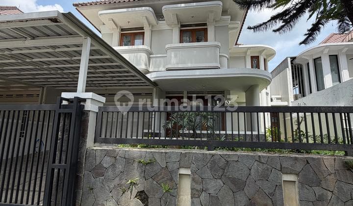 Rumah di Guru Gantangan Kota Baru Parahyangan