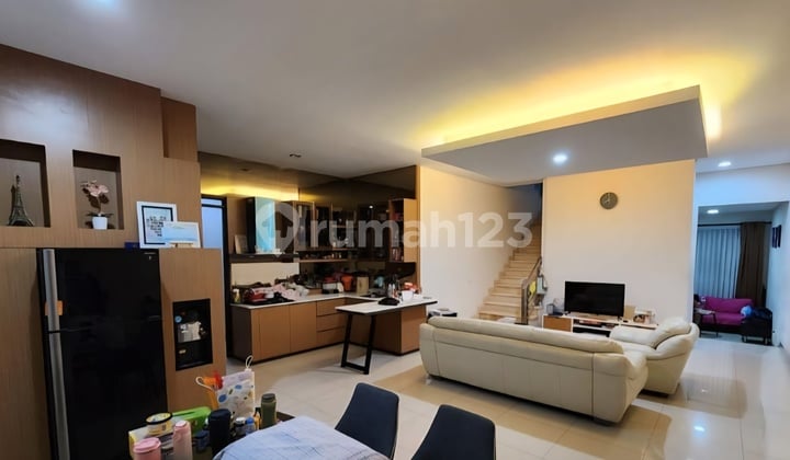 Rumah Singgasana Pradana 2 Lantai Siap Huni