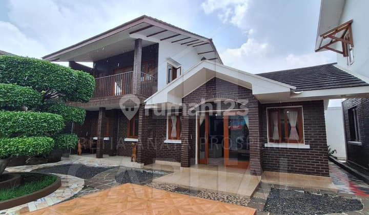 Rumah Villa Full Furnished Denga Taman Bonsai Yang Menawan Di Lembang,