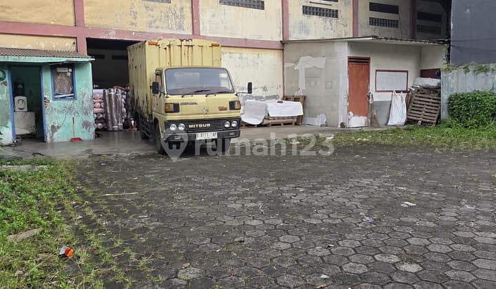 Gudang Mandiri di Sayap Soekarno Hattadekat Tol Pasirkoja