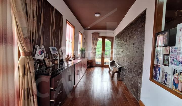 Rumah Villa Full Furnished Denga Taman Bonsai Yang Menawan Di Lembang,