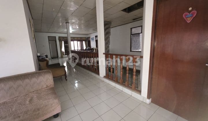 Spacious House, Suitable for Living or Converted into a Boarding House in Cigadung