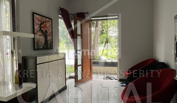 Hook House in Mayangsunda, Kota Baru Parahyangan