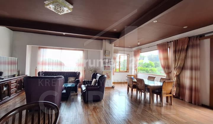 Rumah Villa Full Furnished Denga Taman Bonsai Yang Menawan Di Lembang,