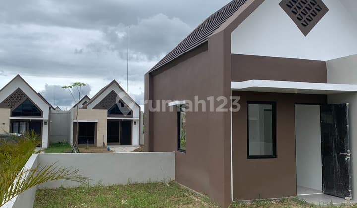 Rumah Baru Siap Huni Hook di Cluster Burgundy, Podomoro Tenjo